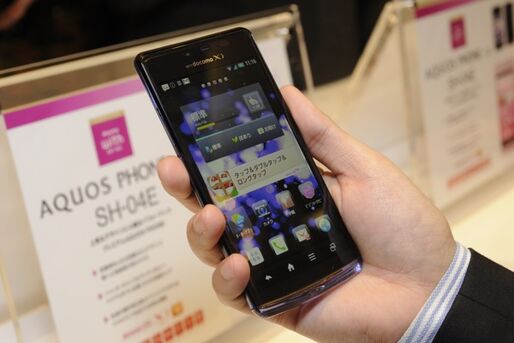ドコモ「AQUOS PHONE EX SH-04E」の発売日は1月25日、事前予約受付は1月23日より開始