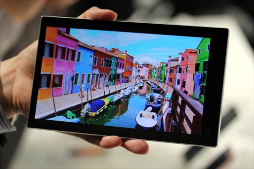 “EDGEST”で7インチと思えぬディスプレイの迫力、au「AQUOS PAD SHT22」タブレットレビュー・スペック一覧