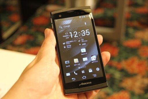 au「ARROWS ef FJL21」がアップデート、電源が再起動する不具合を改善