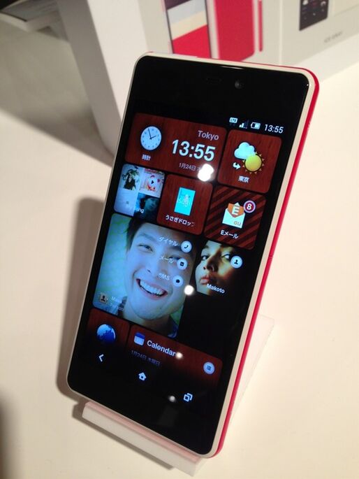 「INFOBAR A02」の開発元はHTCで確定、発売は2013年2月中旬以降
