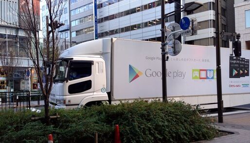 Google、秋葉原でアドトラックを走らせる
