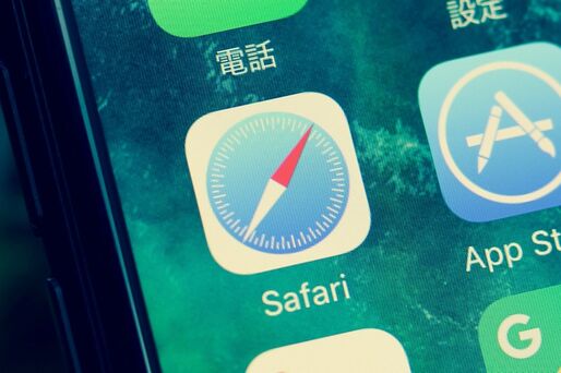 【iPhone】フリック不要、Safariでページ最上部まで高速スクロールできる基本テク