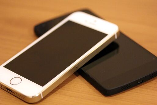 少しだけスマホ通になれる、新旧スマホ28機種のディスプレイ占有率を一覧できるインフォグラフィクス