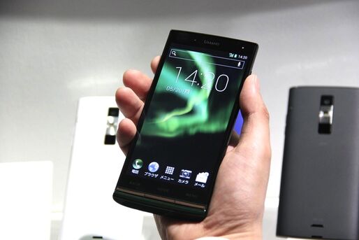 au、2013年夏モデル「URBANO L01」を6月21日より発売