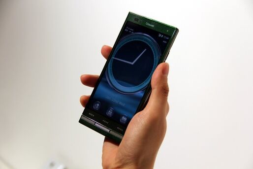 au「URBANO L02」が2月8日より発売開始