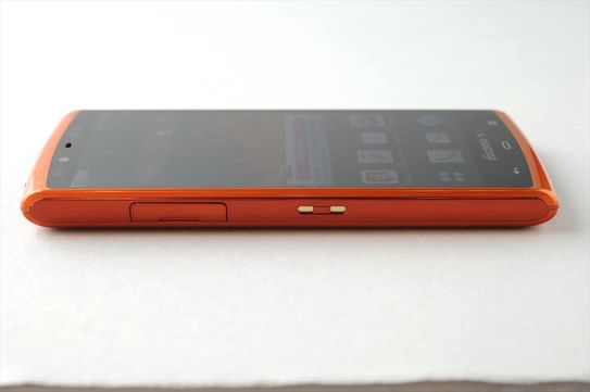 AQUOS PHONE SI SH-07E 側面 AQUOS PHONE SI SH-07E 側面