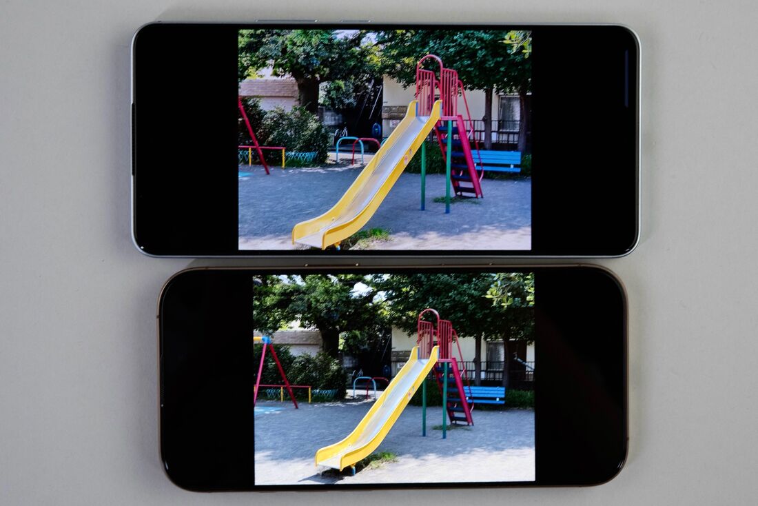 明るさはiPhone 16 Pro（下）に少し負けるものの充分だ