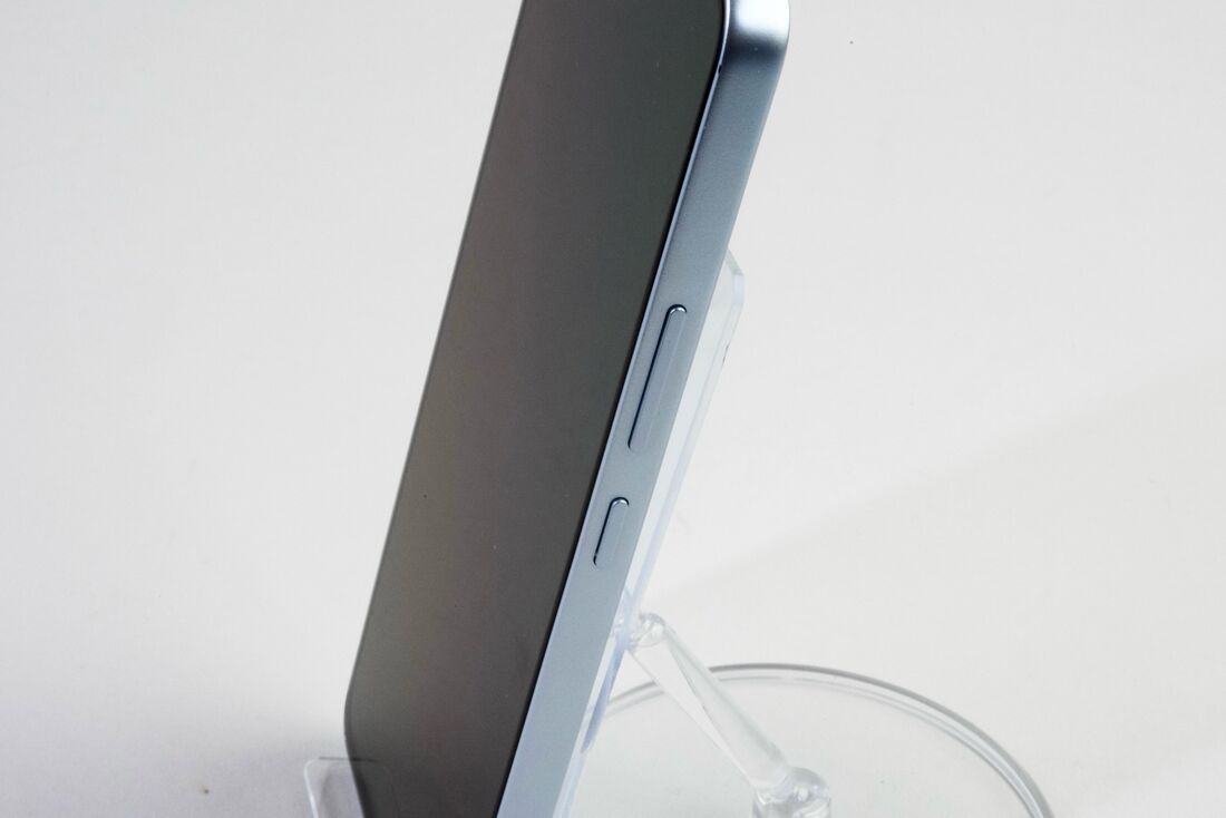 本体ボタンは電源とボリューム程度