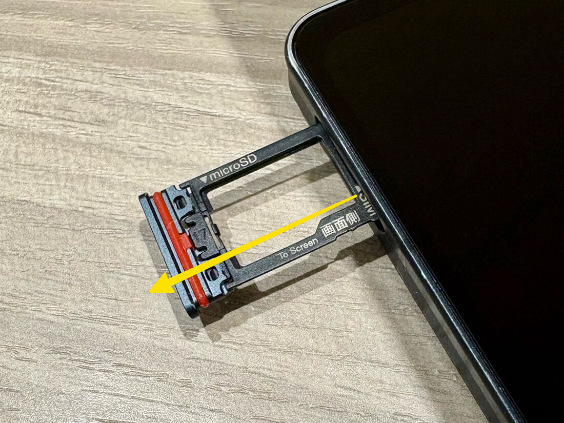 SDカードの差し込み口を取り出す