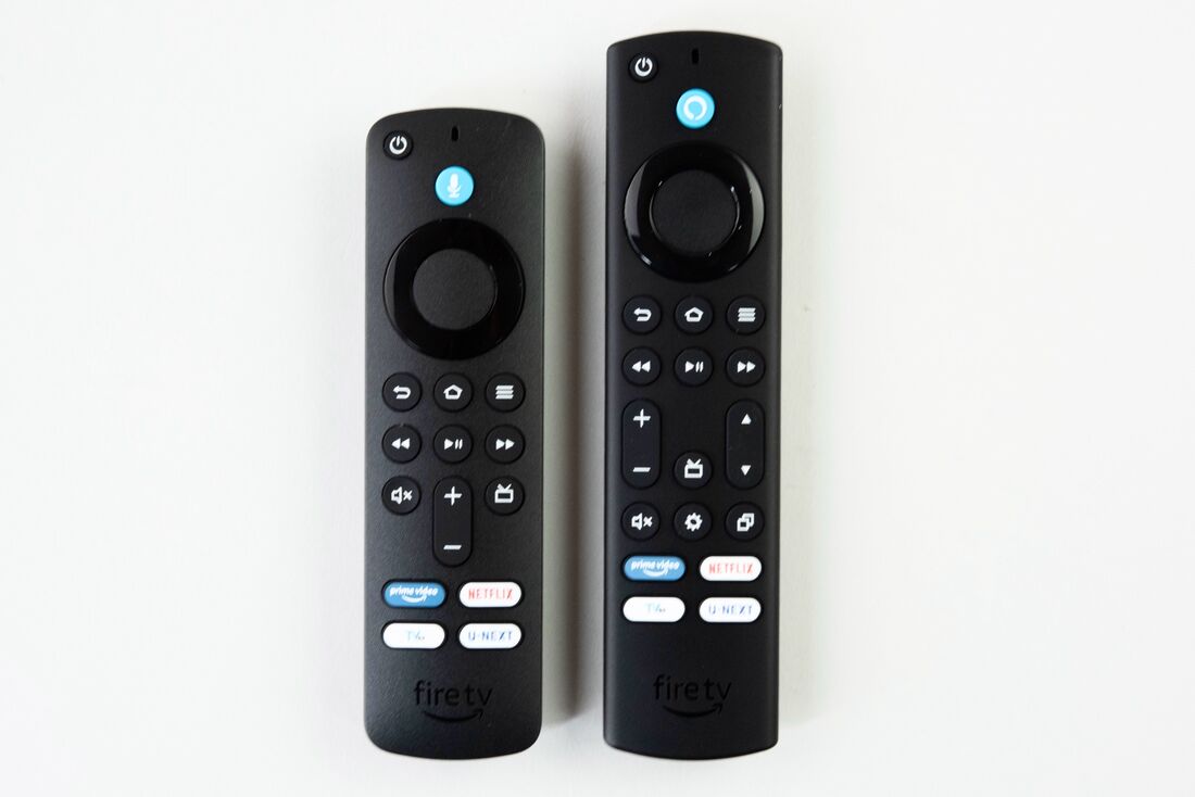 左がAmazon Fire TV Stick 4K Select、右がAmazon Fire TV Stick 4K Max。リモコンは少し違うができることは大差ない