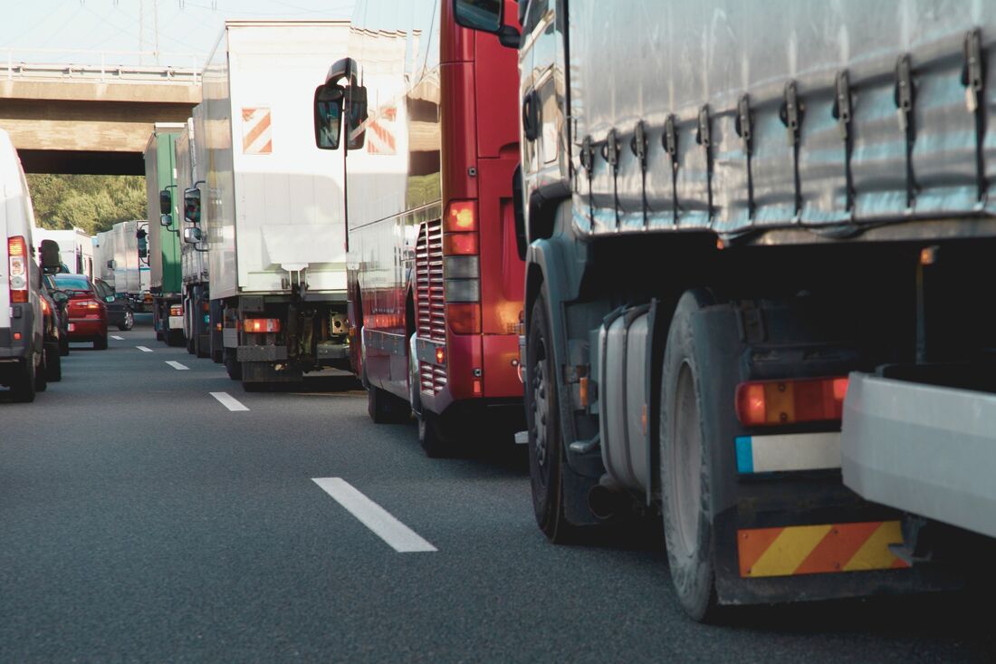 道路渋滞　イメージ