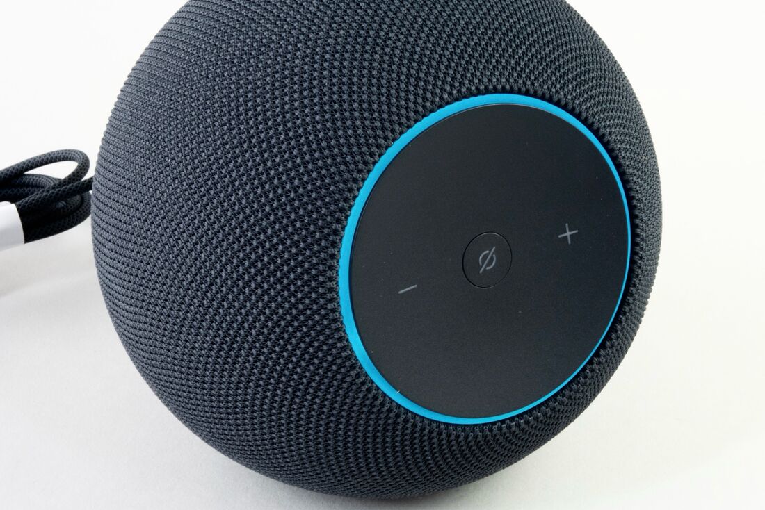 音声認識中は青いライトが光る