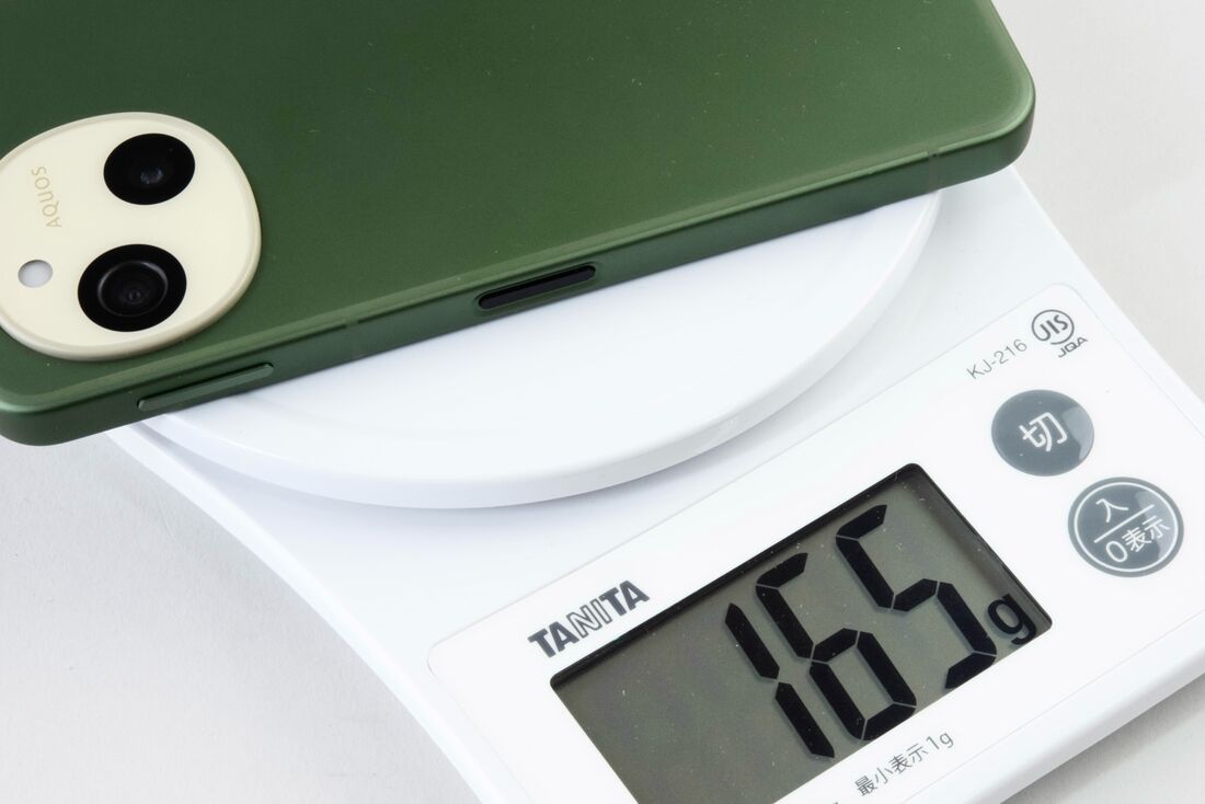 重量は165gとかなり軽い