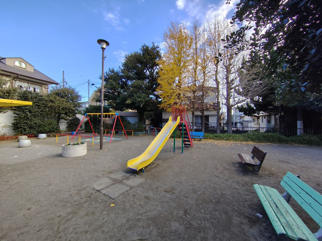 超広角もゆがみが少なく、空もかなりきれいに撮れている