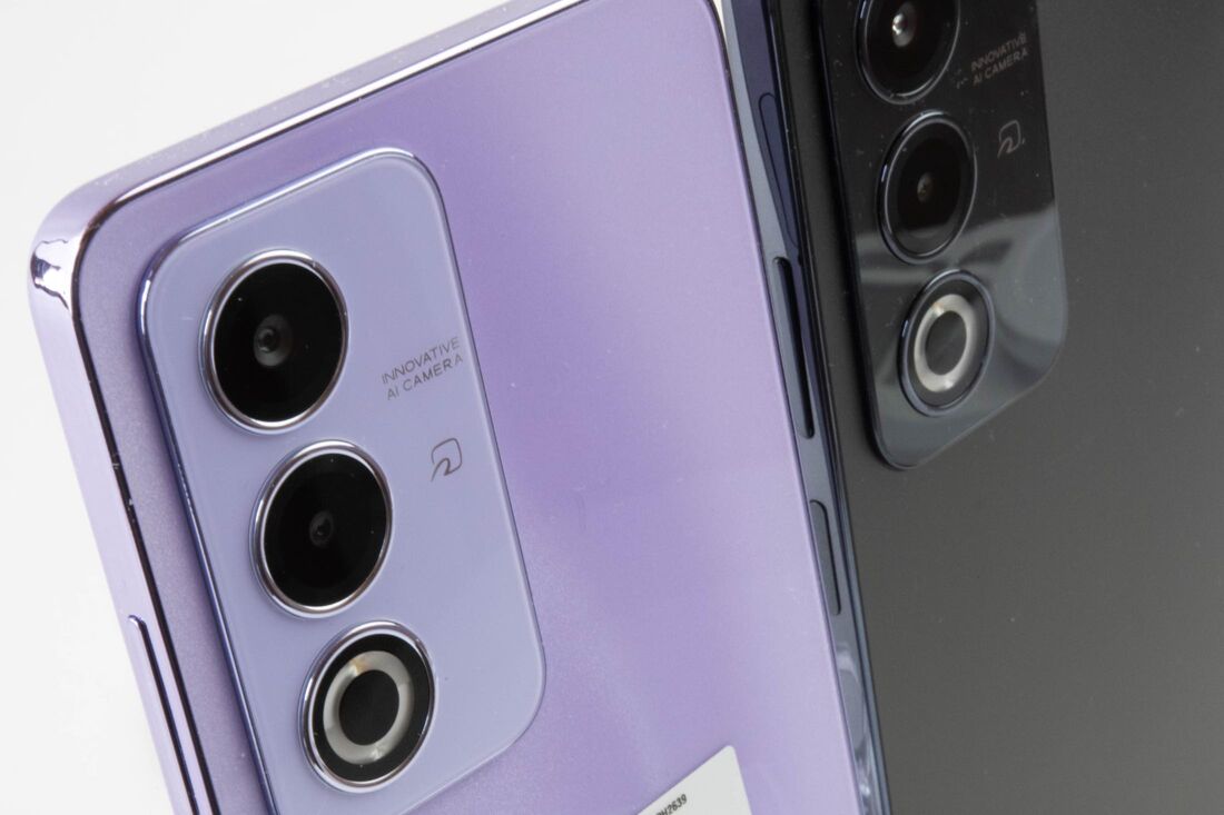 トリプルレンズに見えるが一つはライト用