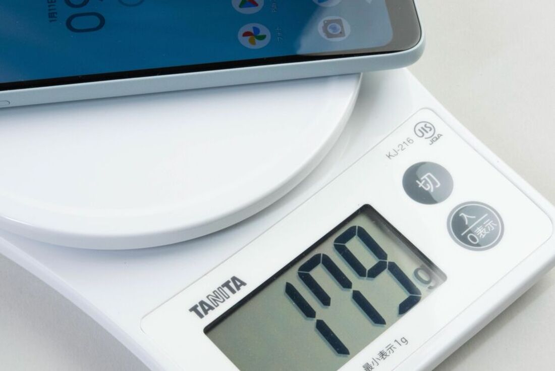 バッテリーが小さい分、本体が軽く扱いやすい