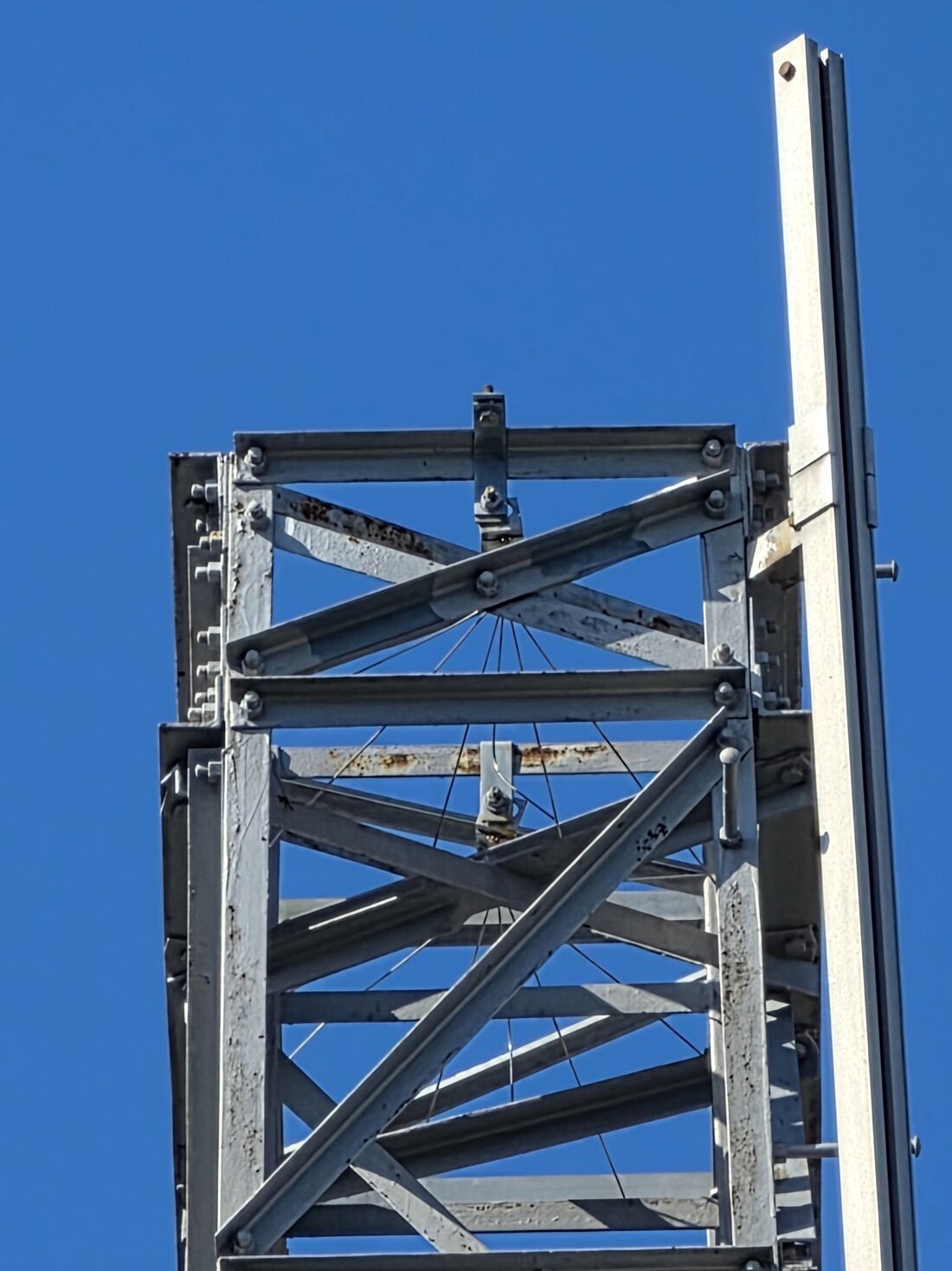 30倍ズームにするとやや画像が荒れるが、まあまあ使える