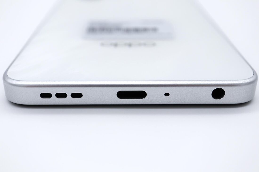 3.5mmイヤホンジャックを搭載