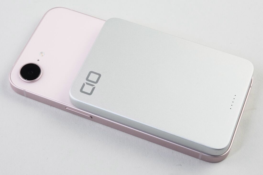 MagSafeに対応したので、バッテリーなどを磁石で取り付けられる