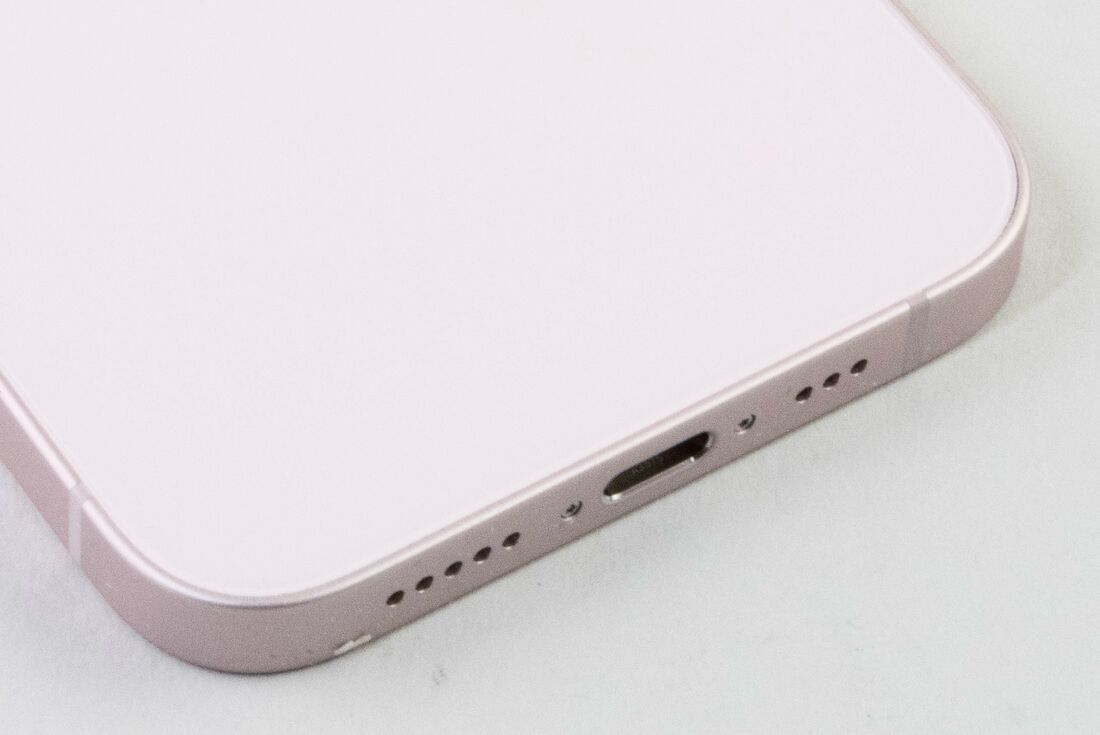 USB Type-C端子はUSB 2なので、映像出力は非対応