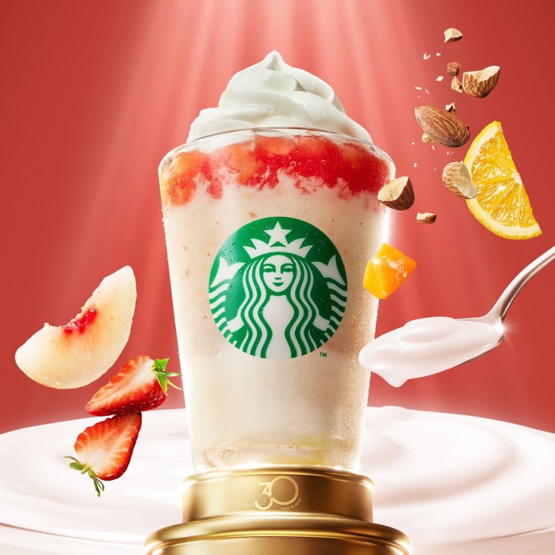 THE フラペチーノ of フルーツ‐オン‐トップ‐ヨーグルト with クラッシュ ナッツ