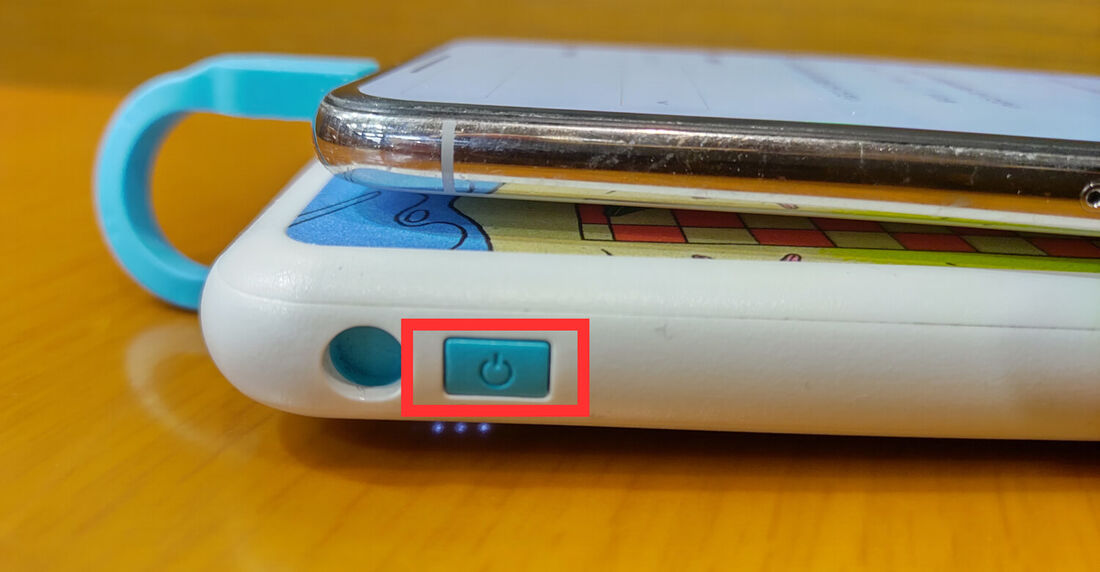 充電器接続と電源ボタン