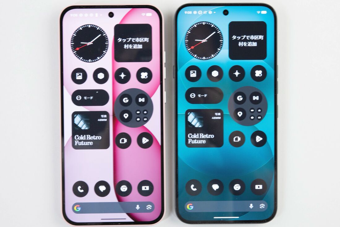 左がPhone(4a)、右がPhone(4a)Pro。画面サイズはほとんど変わらない