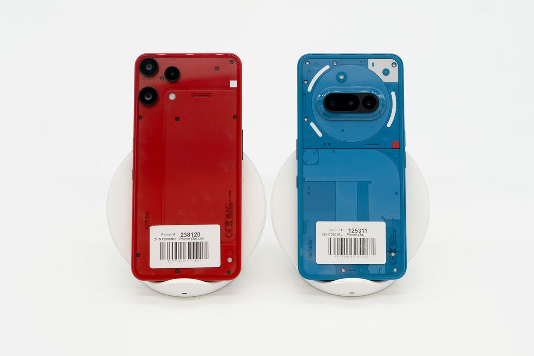 （左）Nothing Phone (3a) Lite／（右）Nothing Phone (3a)