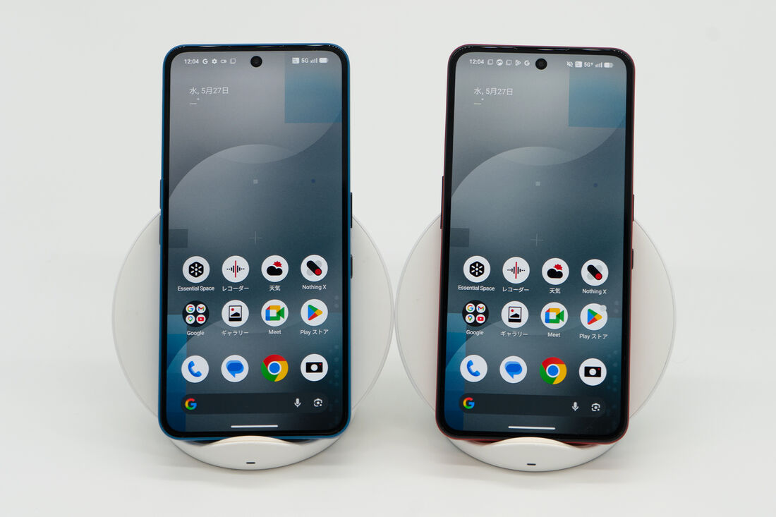 （左）Nothing Phone (3a) ／（右）Nothing Phone (3a)Lite