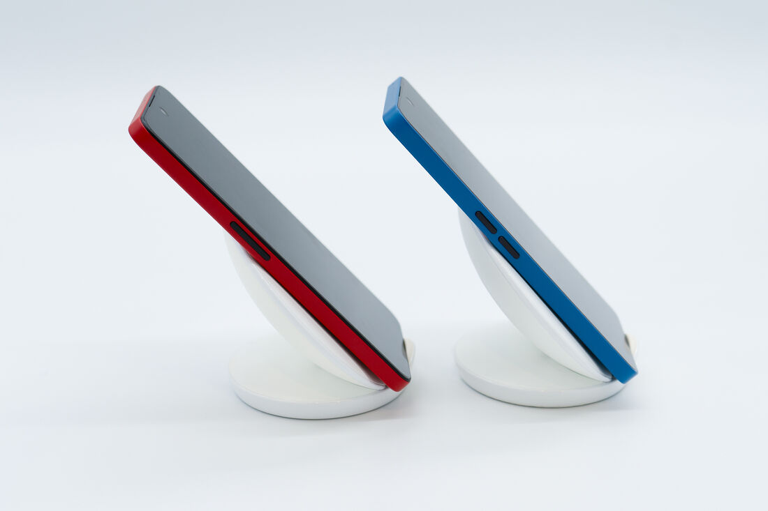 （左）Nothing Phone (3a) Lite／（右）Nothing Phone (3a)