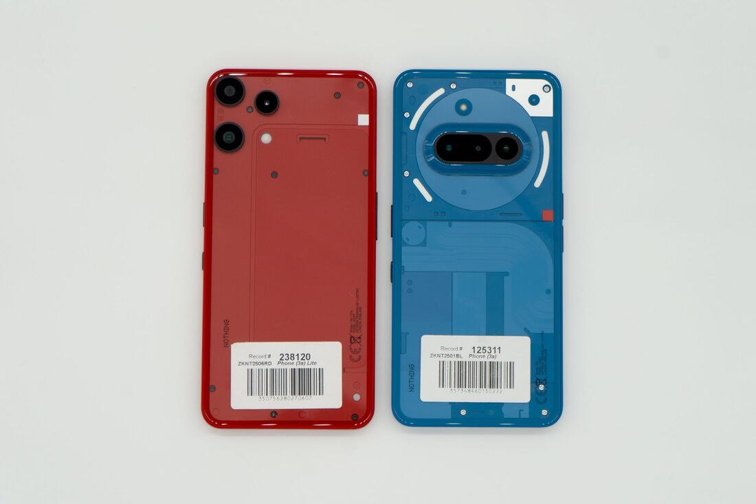 左）Nothing Phone (3a) Lite／（右）Nothing Phone (3a)
