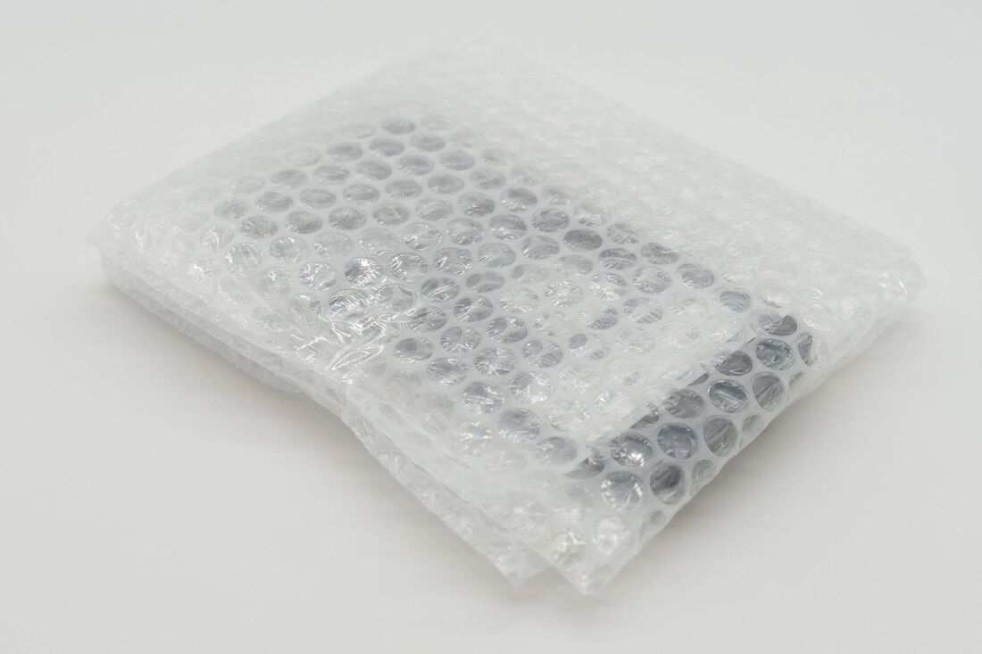 端末は緩衝材で保護されていた