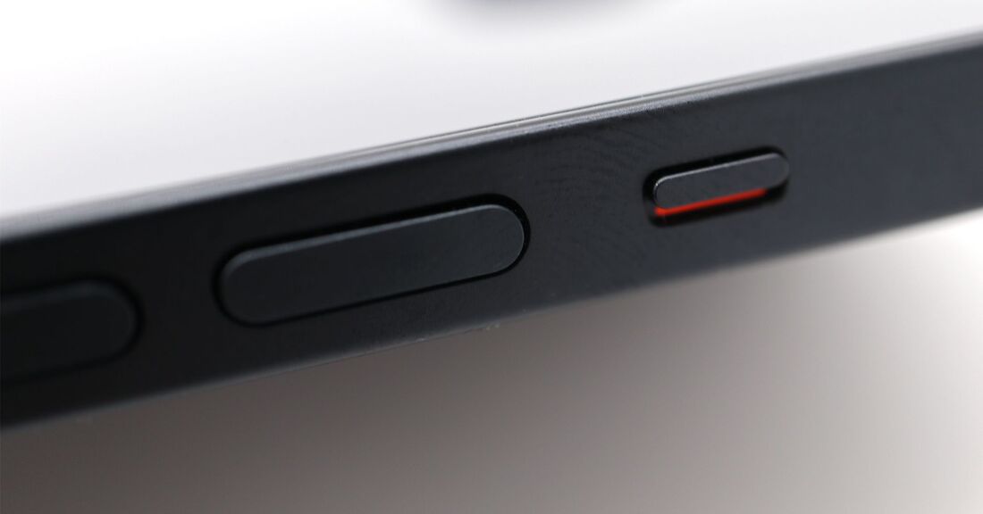 側面の音量ボタンやマナーモードスイッチ周辺
