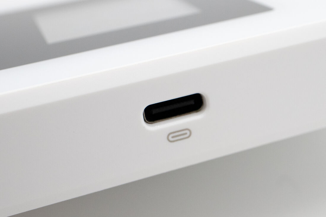 「USB Type-C」ポートが採用されている