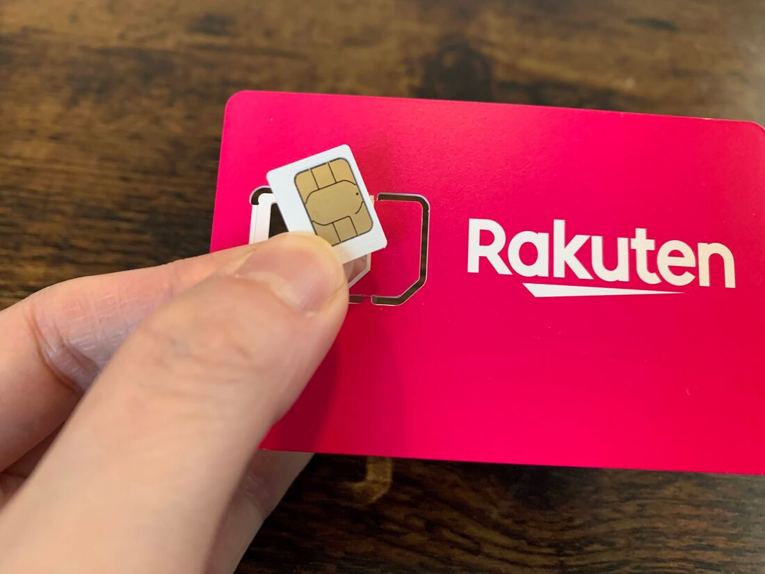 SIMカードを取り外す