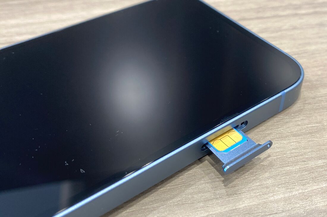UQモバイル 認定中古品 SIMカード差し替え