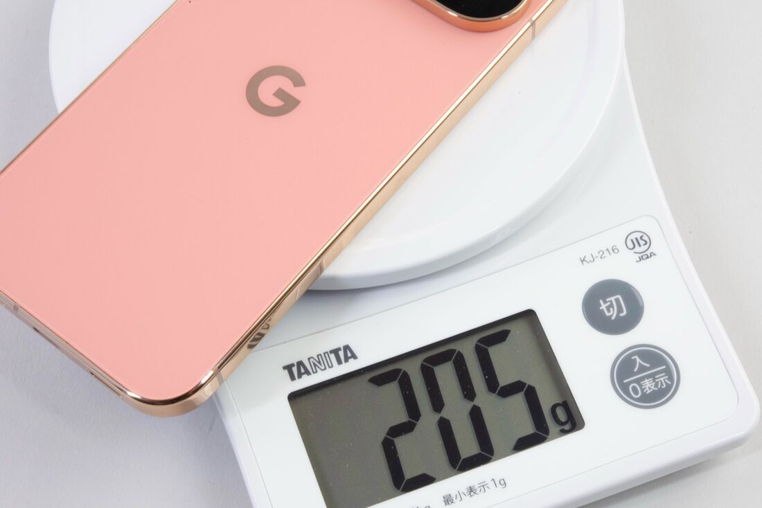 Pixel 11 Proはコンパクトの割には200gオーバーとやや重い