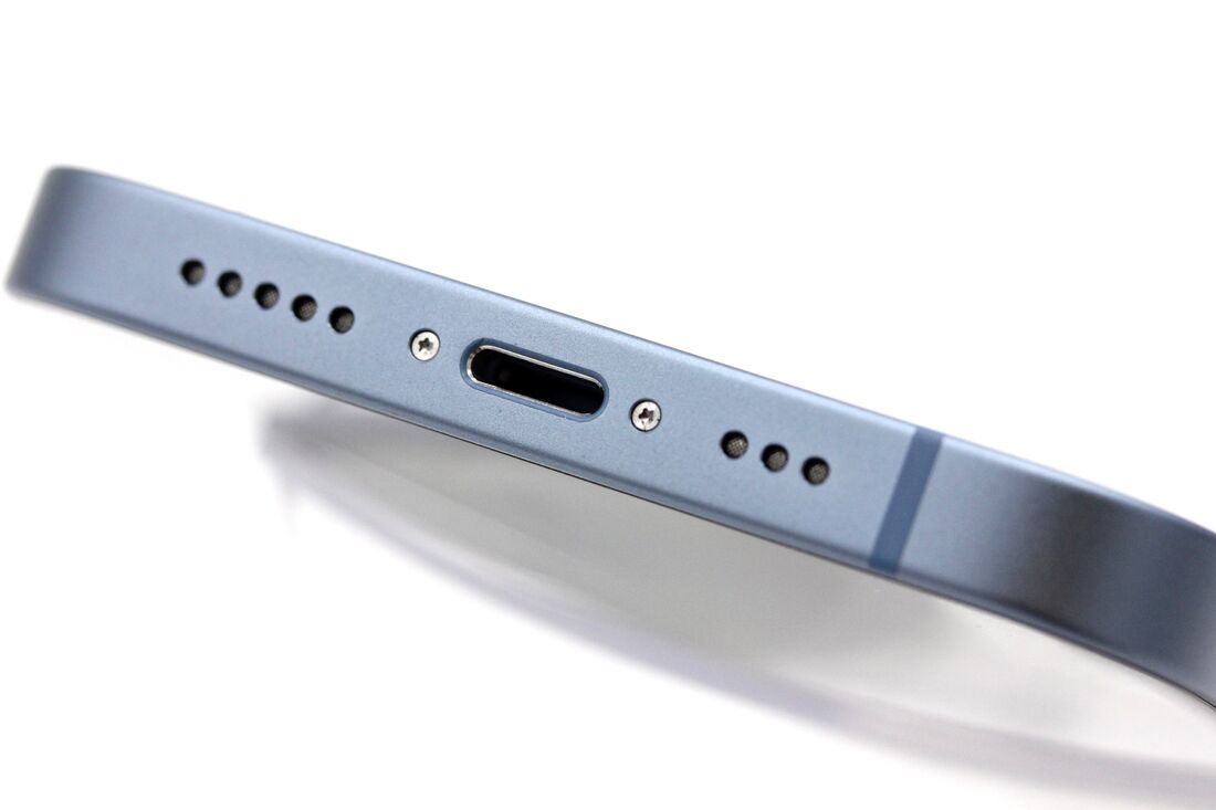 UQモバイル 認定中古iPhone 外観