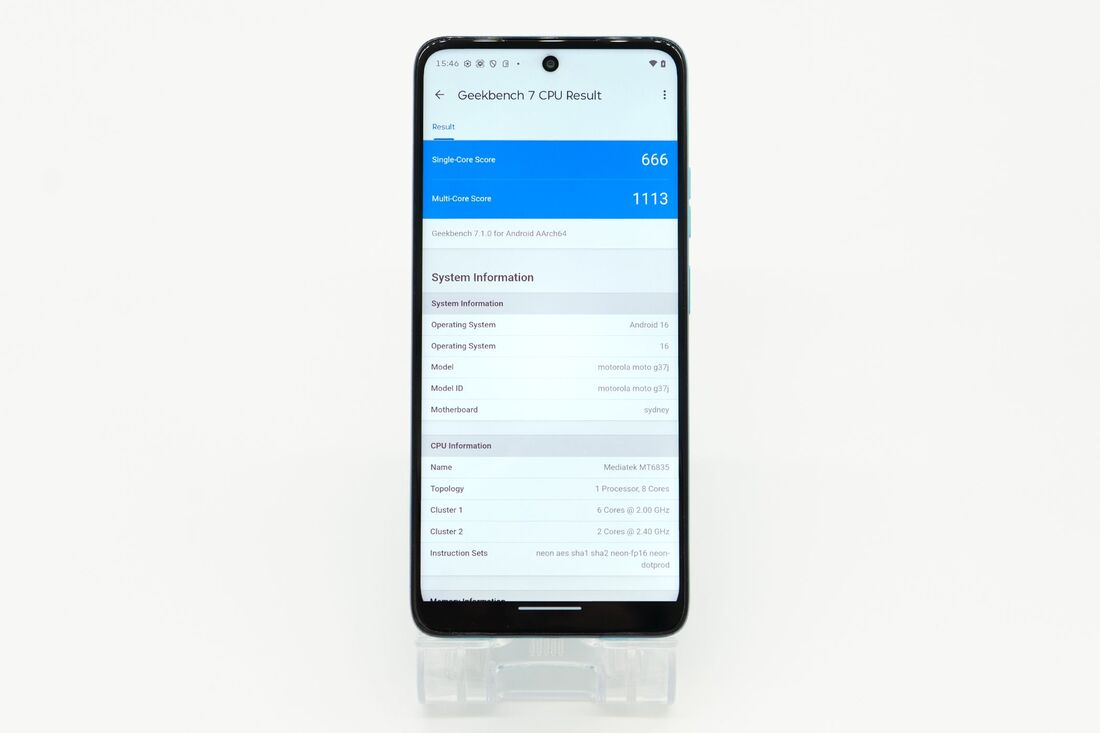 Geekbench 7でCPU性能を測定。シングルコアスコアは「666」、マルチコアスコアは「1113」を記録した