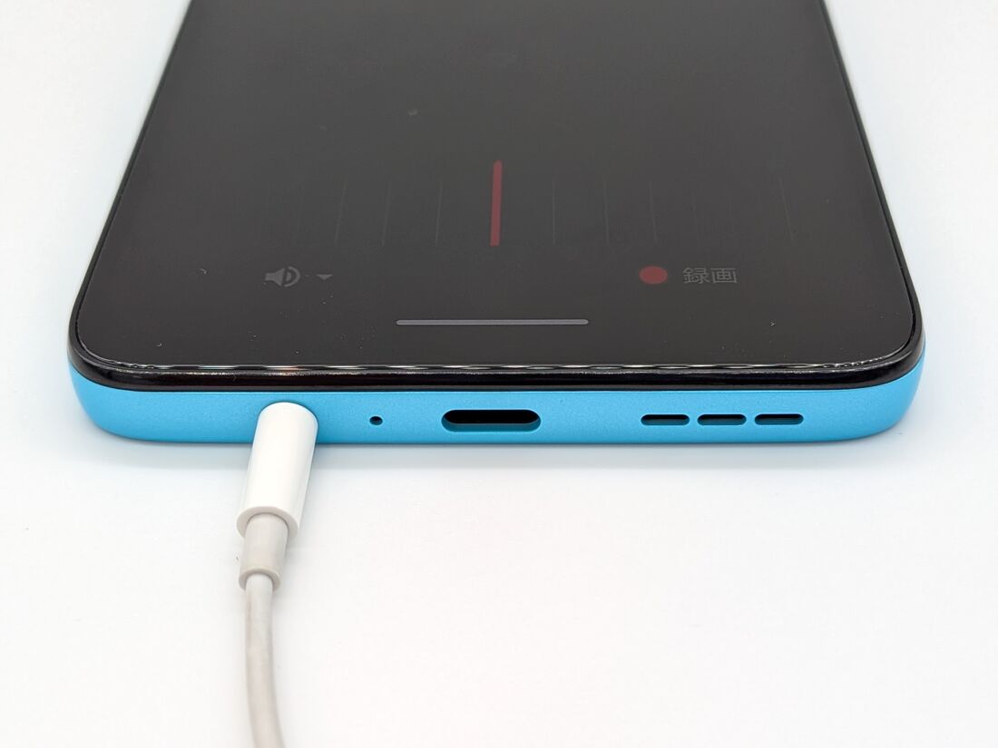 イヤホンジャックに直接有線イヤホンを接続しないとFMラジオは機能しない