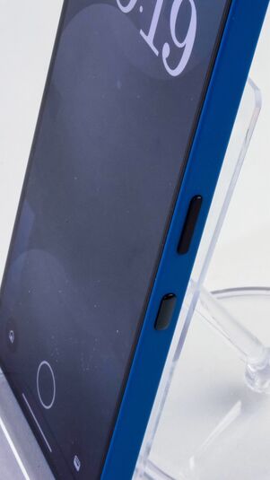 電源ボタンの下にEssential Keyが付いている