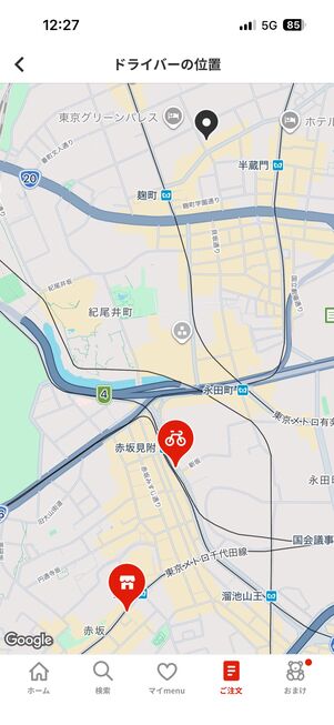 マップには、ドライバーの位置と店舗、配達場所がピンで表示される