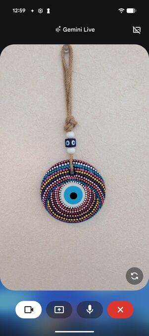 Gemini Liveで、カメラを向けたものについてAIと会話することなどができる