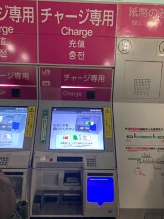 Apple Pay Iphoneでsuicaにチャージする方法 コンビニ セブン銀行atmなら現金でもチャージできる アプリオ