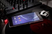 Sony、「Xperia Z2」を発表──4K動画撮影に対応、デジタルノイズキャンセリング機能搭載