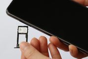 SIMカードを入れ替える正しい方法