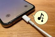 スマホの充電音を変更する方法、iPhone／Androidスマホの設定手順を解説