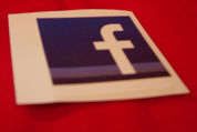 Facebook、消える投稿をテスト中