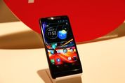ソフトバンクが「Motorola RAZR M 201M」のアップデートを一時中止